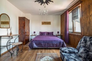 5 chambres, fer et planche à repasser, Wi-Fi, draps fournis