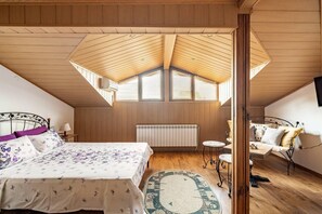 5 bedrooms, iron/ironing board, WiFi, bed sheets