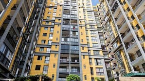A multi-story residential building with a modern design, featuring balconies and a staircase leading to the entrance. - Modern 3-Bed Apartment in the heart of Nairobi (Nairobi)
