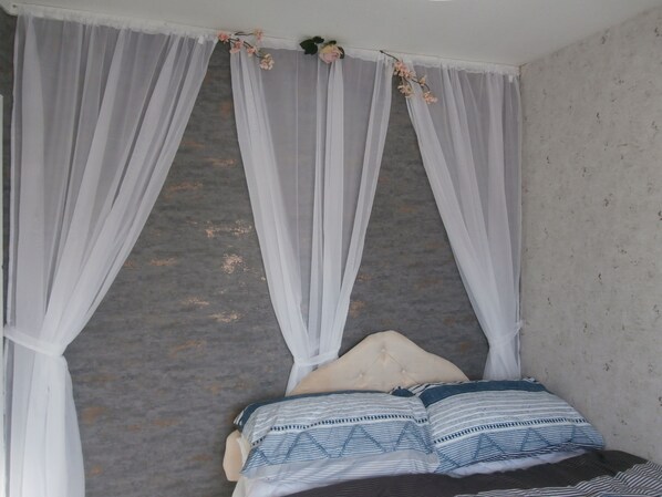 2 bedrooms, WiFi, bed sheets