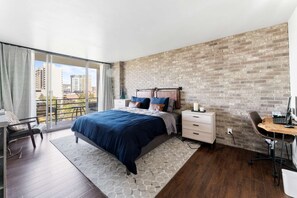 1 bedroom, desk, iron/ironing board, WiFi