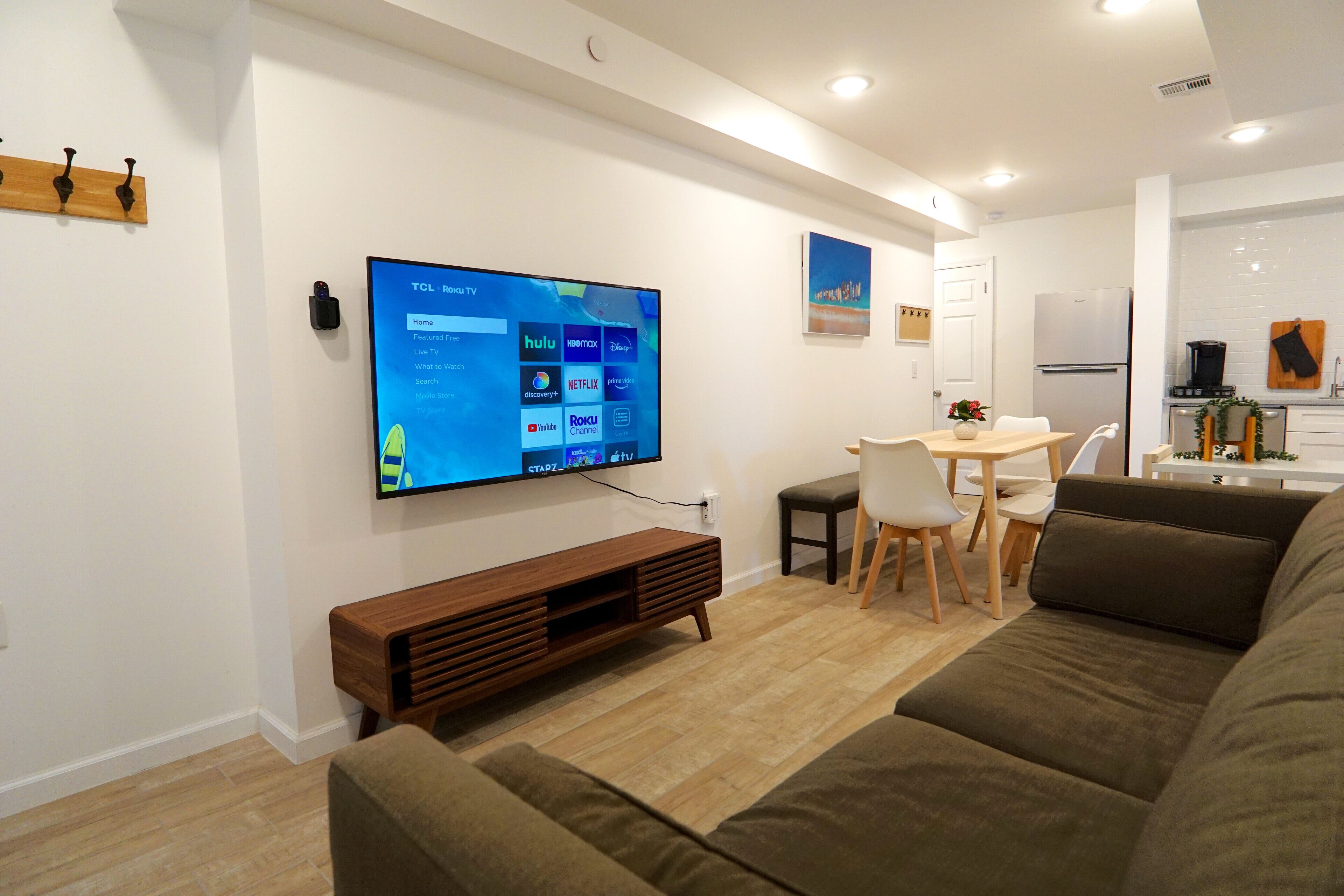 Modern Comfy Beach Getaway with Deck and Parking -- 604 #4