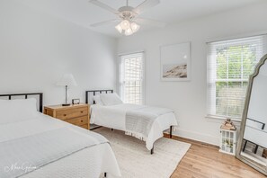 3 bedrooms, desk, iron/ironing board, free WiFi