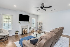 Una Smart TV, libros