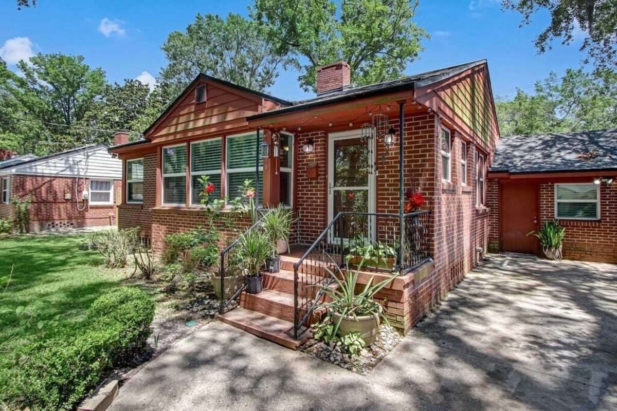 The Water Oak Bungalow quaint and cozy Murray Hill Riverside Home close downtown