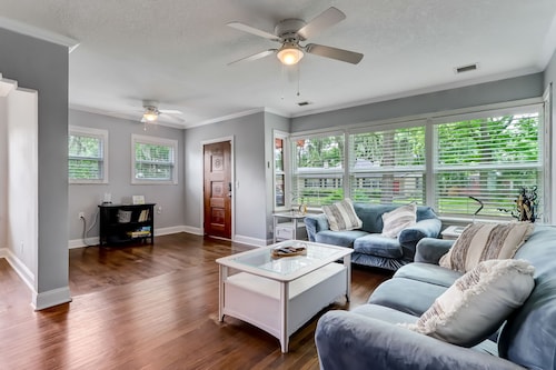 The Water Oak Bungalow quaint and cozy Murray Hill Riverside Home close downtown