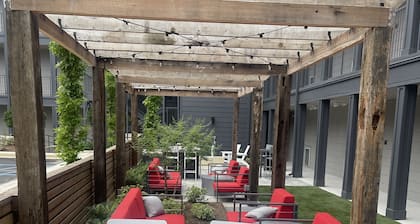 D&D Luxury Relaxing Loft Home Away From Home