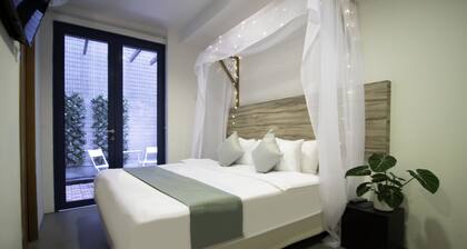 Victoria Hotel, a NuVe Group Collection