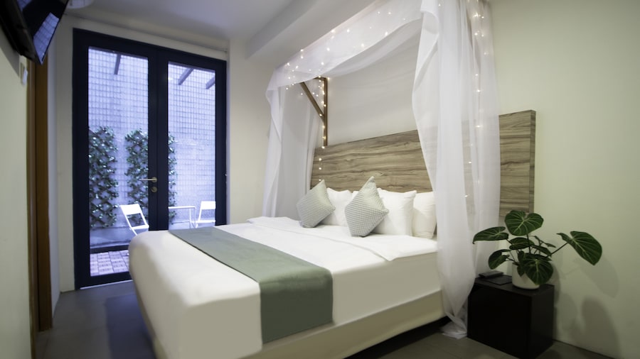 Victoria Hotel, a NuVe Group Collection