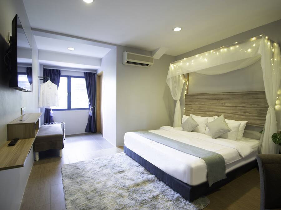 Minibar, in-room safe, desk, laptop workspace