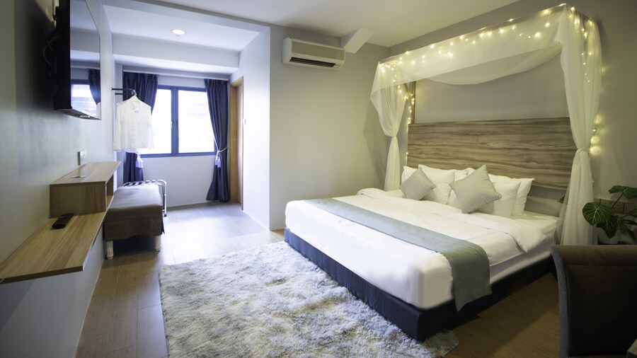 Victoria Hotel, a NuVe Group Collection