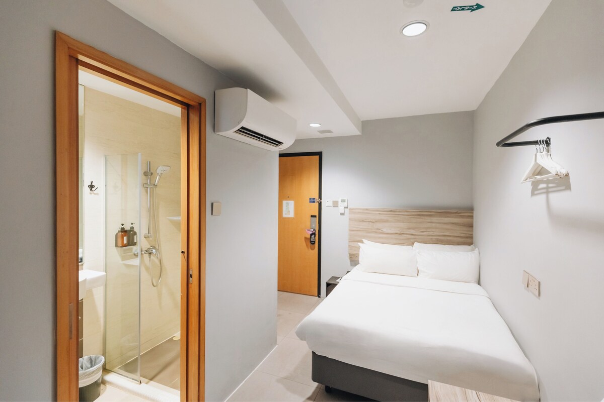 Superior Queen | Minibar, in-room safe, desk, laptop workspace