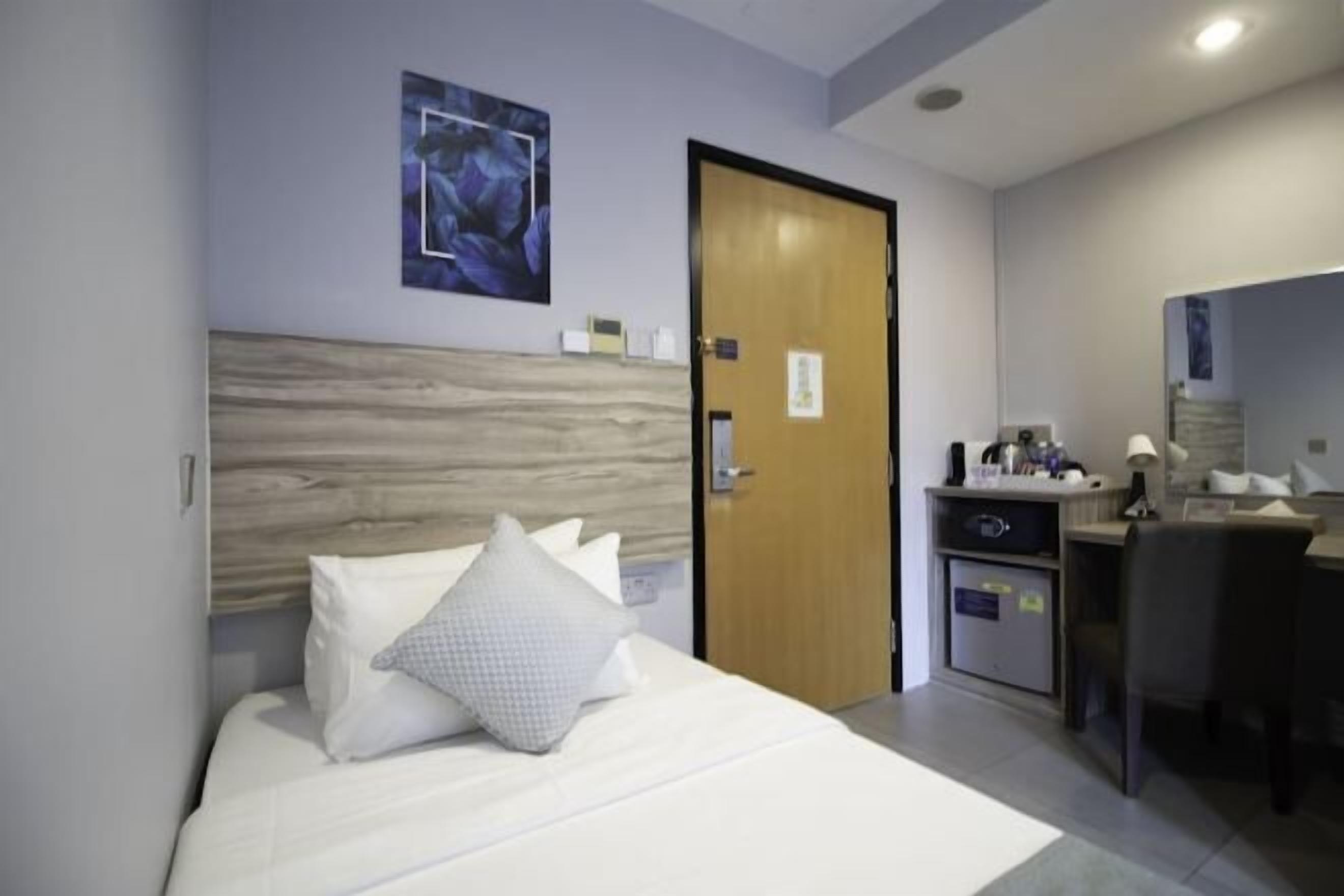 Minibar, in-room safe, desk, laptop workspace