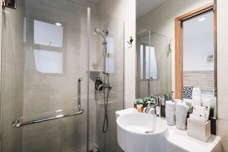 Victoria Hotel, a NuVe Group Collection - Image 20