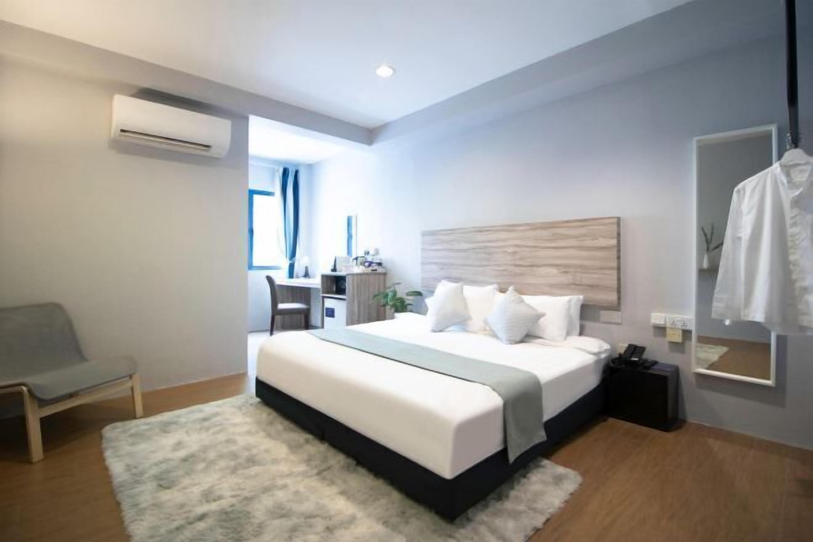 Minibar, in-room safe, desk, laptop workspace