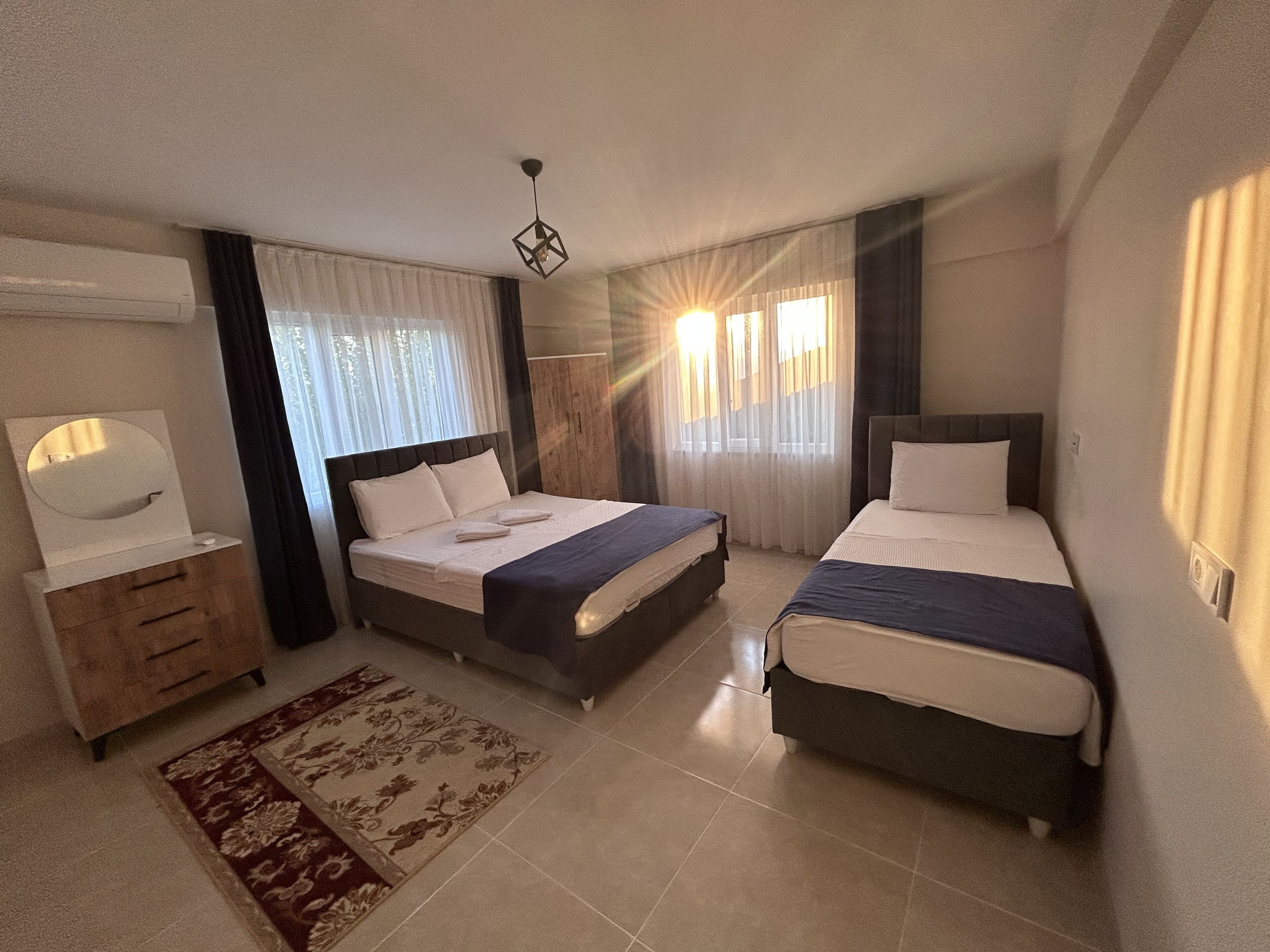 1 bedroom, Egyptian cotton sheets, premium bedding
