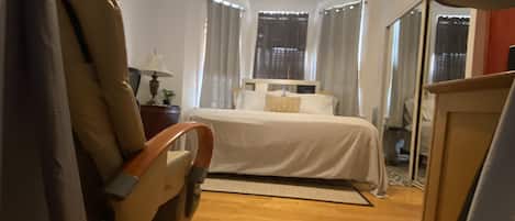 1 Schlafzimmer, Zimmersafe, Schreibtisch, BĂŒgeleisen/BĂŒgelbrett