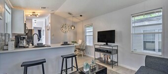 Enchanted Cottage with Pool and Mini-Golf Near Disney