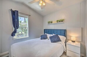 1 bedroom, in-room safe, iron/ironing board, free WiFi