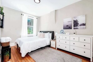 2 makuuhuonetta, silitysrauta/-lauta, vauvan matkasänky, ilmainen Wi-Fi