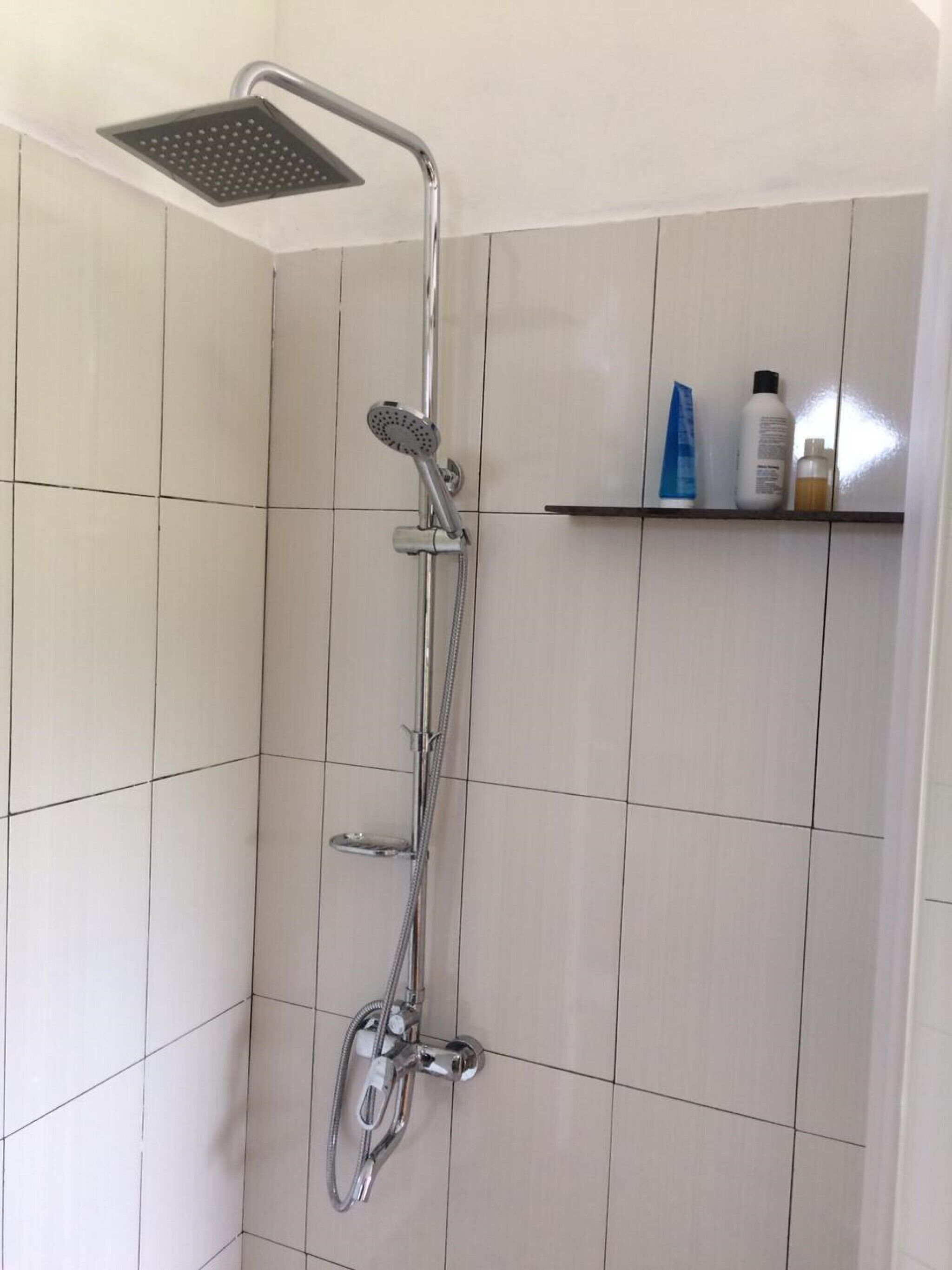 Bathtub, hair dryer, towels