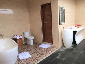 Bathtub, hair dryer, towels