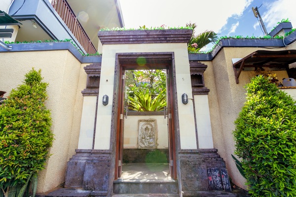 Fachada de la propiedad