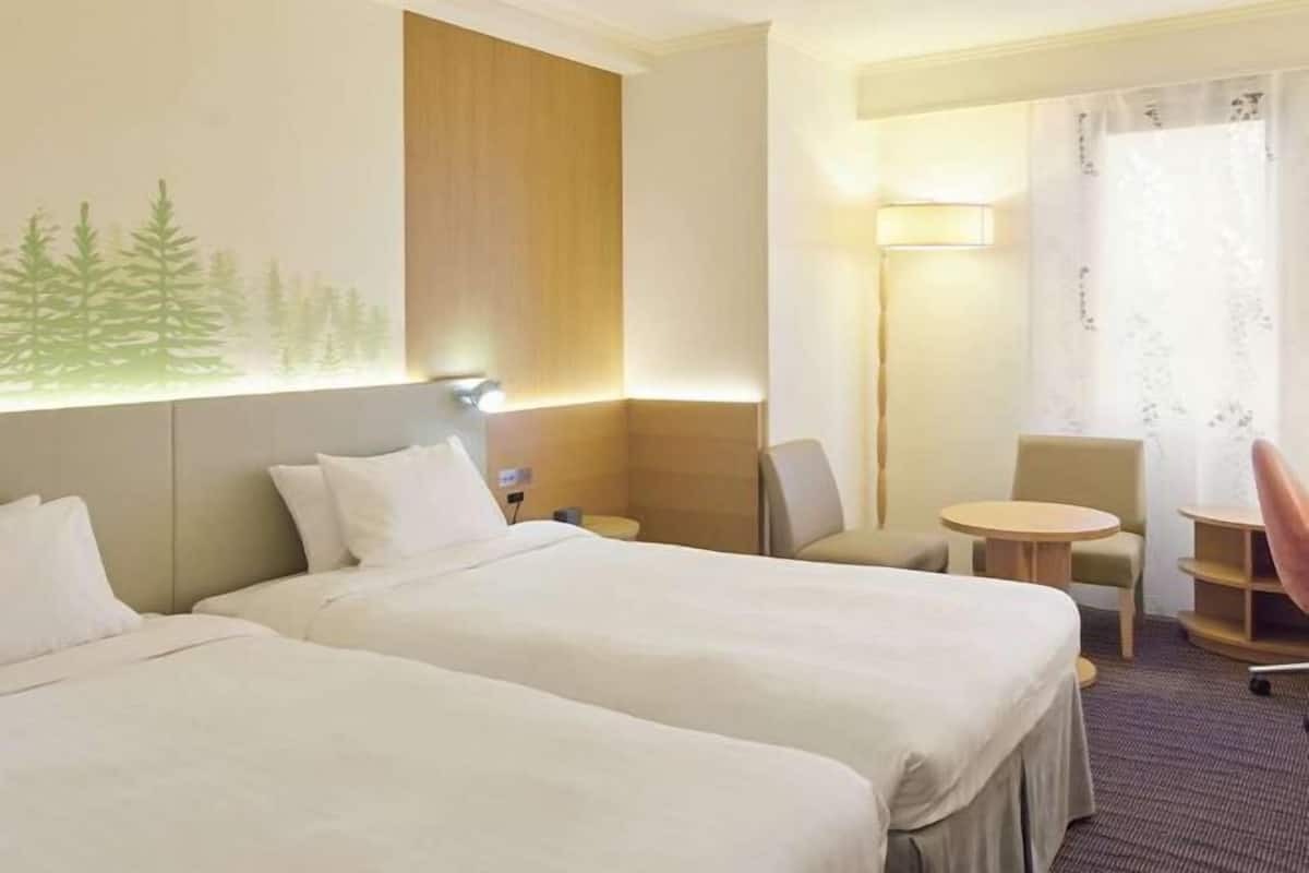 In-room safe, free WiFi, bed sheets