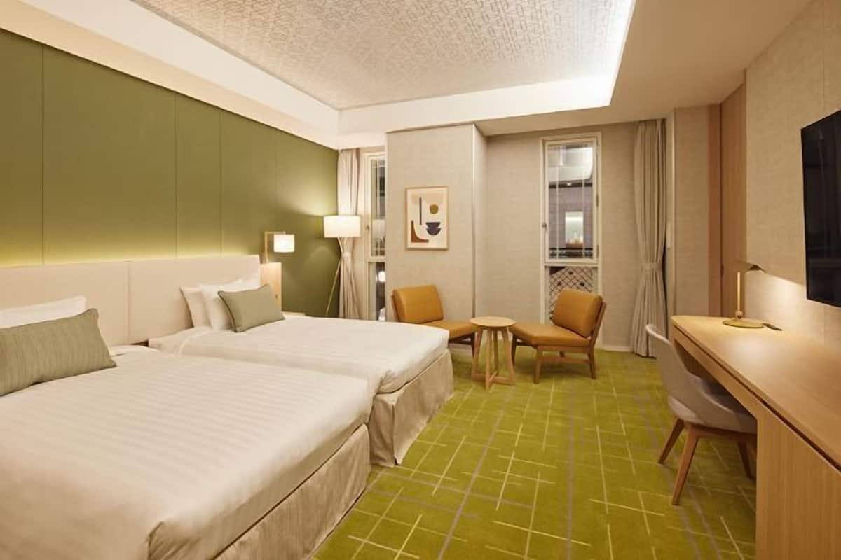 In-room safe, free WiFi, bed sheets