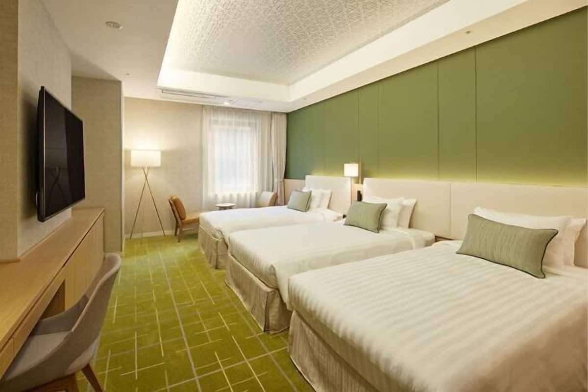 In-room safe, free WiFi, bed sheets