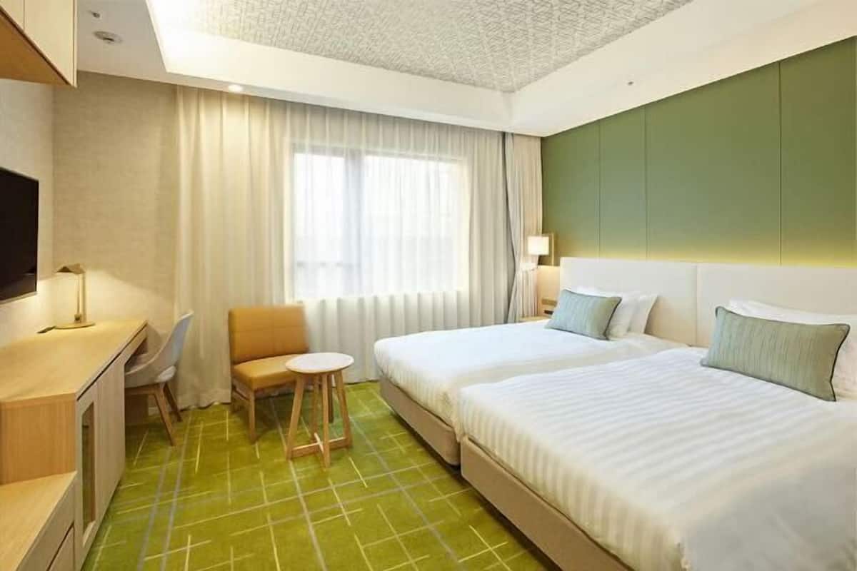 In-room safe, free WiFi, bed sheets