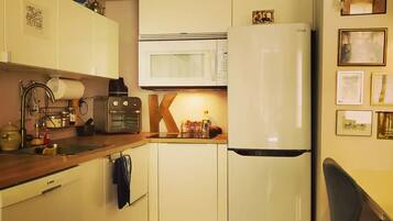 Refrigerador, horno, parrilla de estufa y lavavajillas