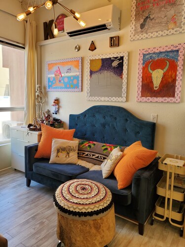 Downtown Artist Loft with Amenities