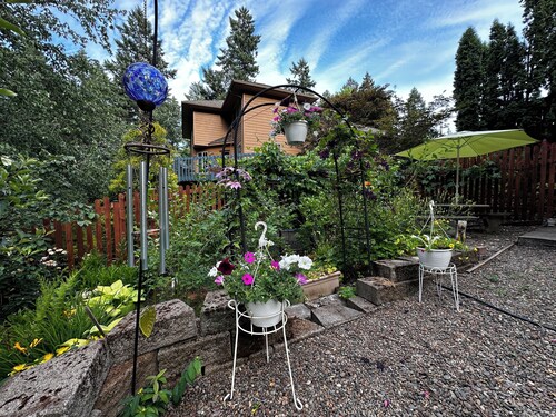 Modern, Spacious, and Private 1BR Suite