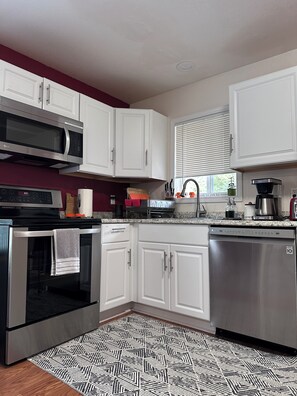 Fridge, microwave, oven, stovetop - Modern, Spacious, and Private 1BR Suite (Corvallis)