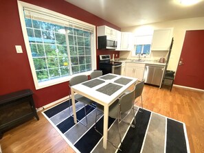 Dining - Modern, Spacious, and Private 1BR Suite (Corvallis)