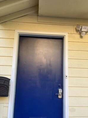 Exterior detail - Modern, Spacious, and Private 1BR Suite (Corvallis)