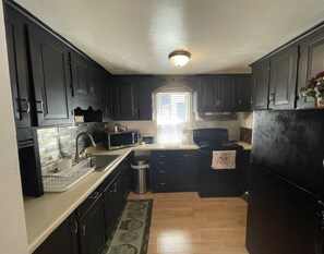 Refrigerador, microondas, horno, placa de cocina