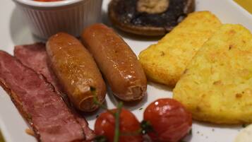 Daily full breakfast (GBP 12.50 per person)