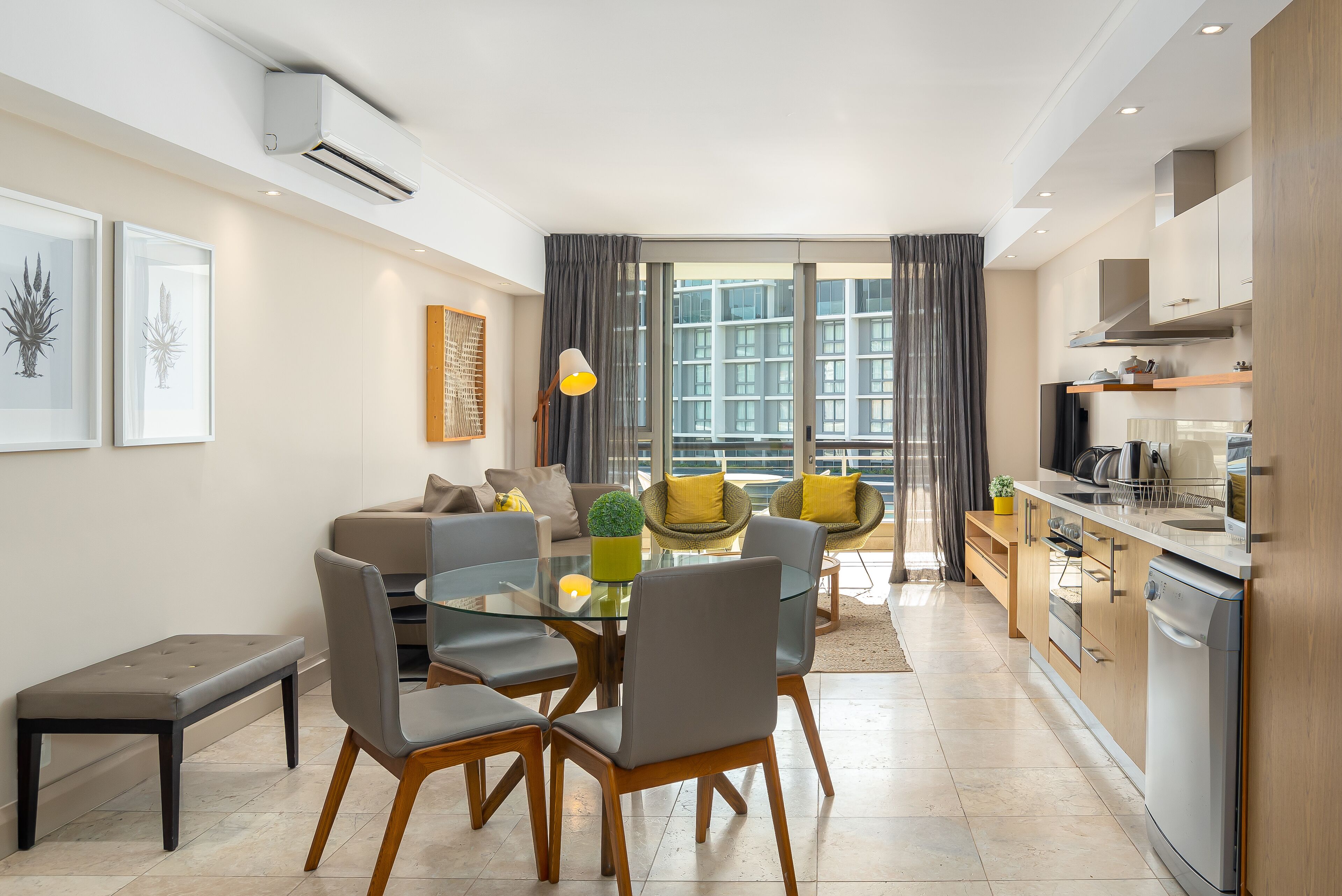 クラシック スタジオ | 客室内のダイニングエリア