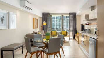 Classic Studio | In-room dining