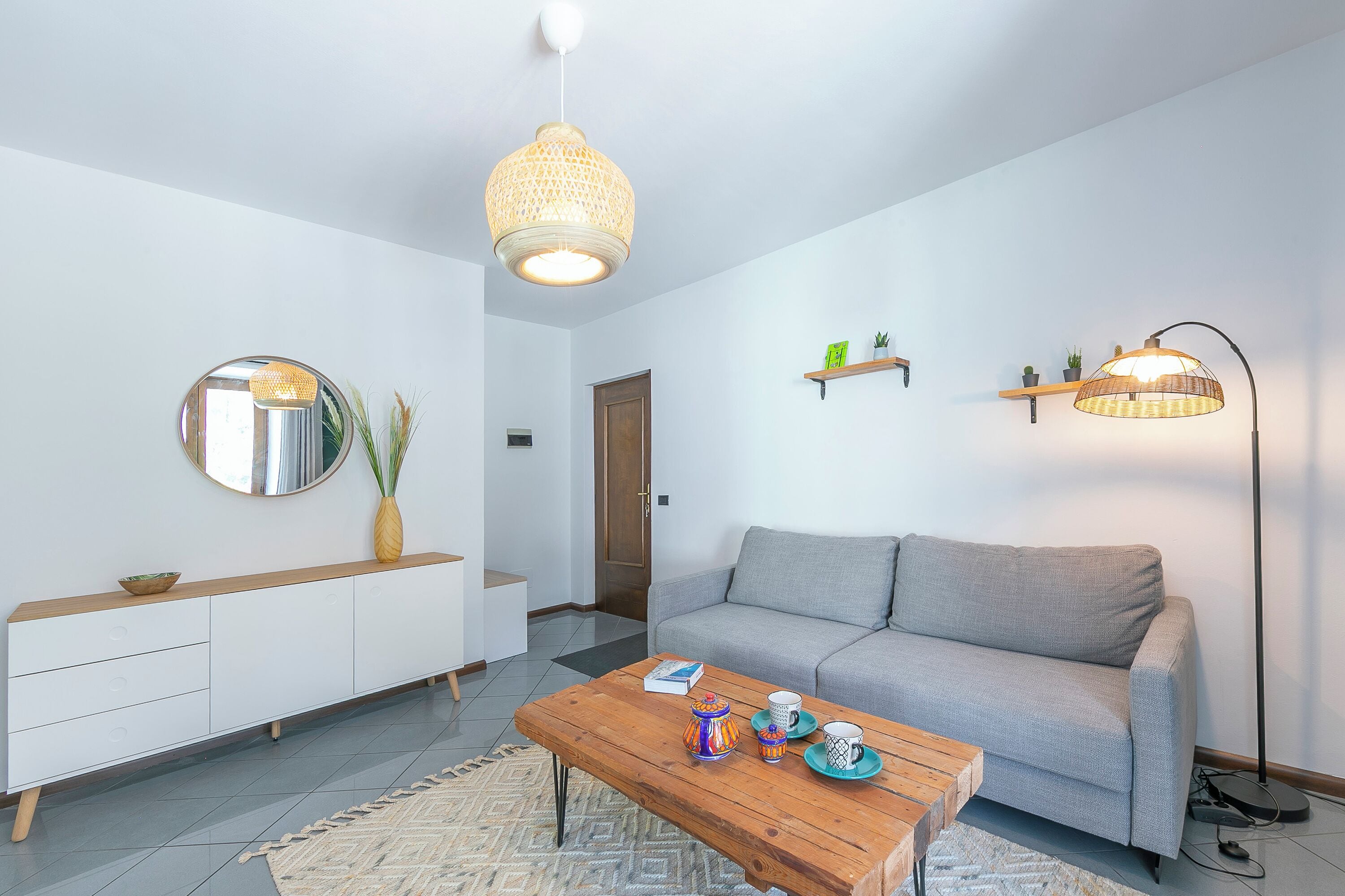 Familienapartment, Mehrere Schlafzimmer (The Rock View) | Wohnbereich | Fernseher