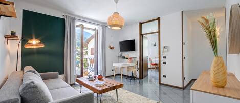 Family Apartment, Multiple Bedrooms (The Rock View) | Living area