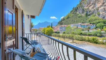 Appartamento familiare, camere multiple (The Rock View) | Balcone