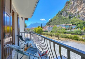 Family Apartment, Multiple Bedrooms (The Rock View) | Balcony