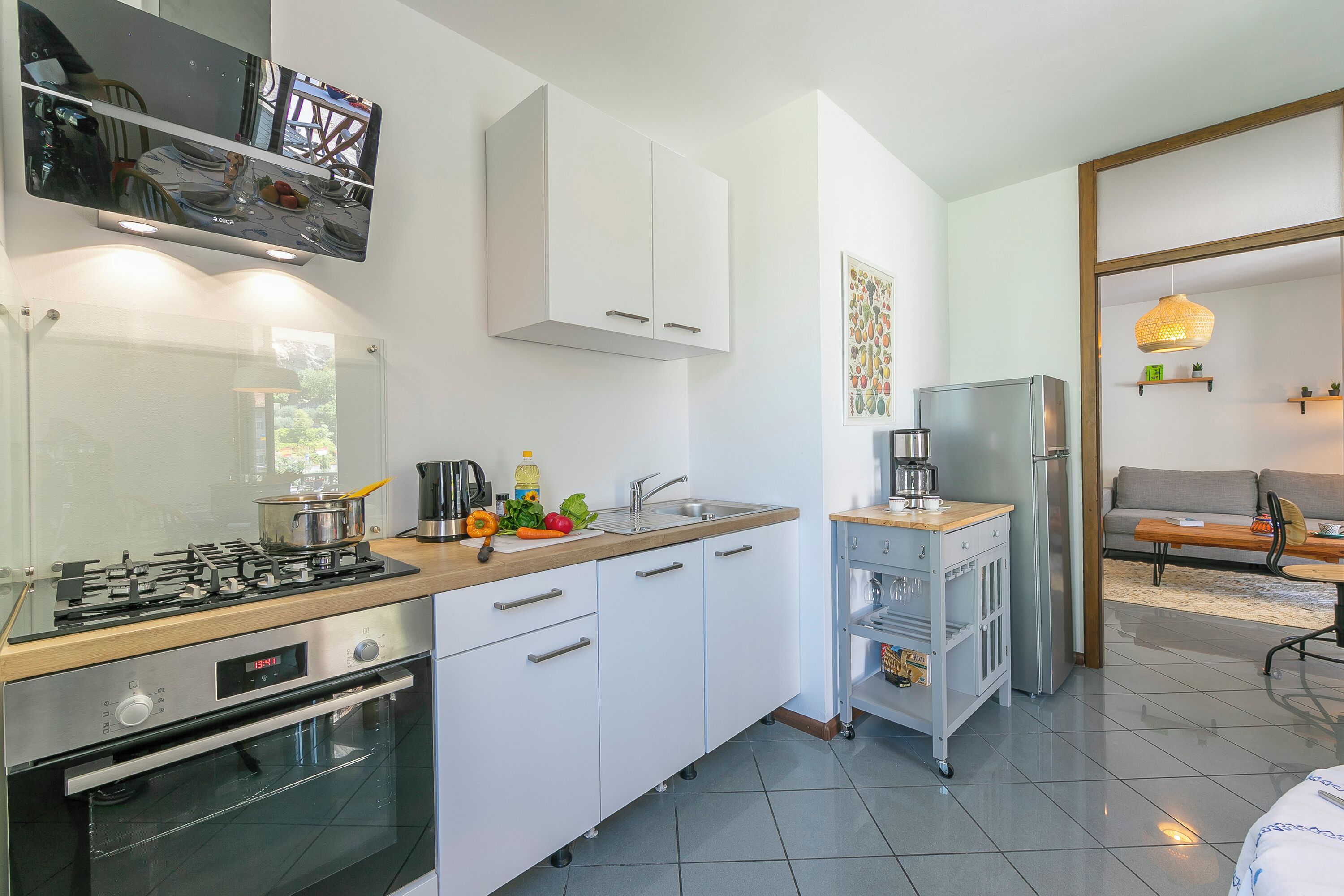 Family Apartment, Multiple Bedrooms (The Rock View) | Private kitchen | Fridge, microwave, oven, stovetop