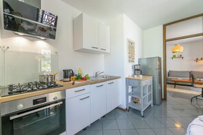 Family Apartment, Multiple Bedrooms (The Rock View) | Private kitchen | Fridge, microwave, oven, stovetop - The Rock View (Arco)