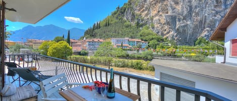 Family Apartment, Multiple Bedrooms (The Rock View) | Outdoor dining