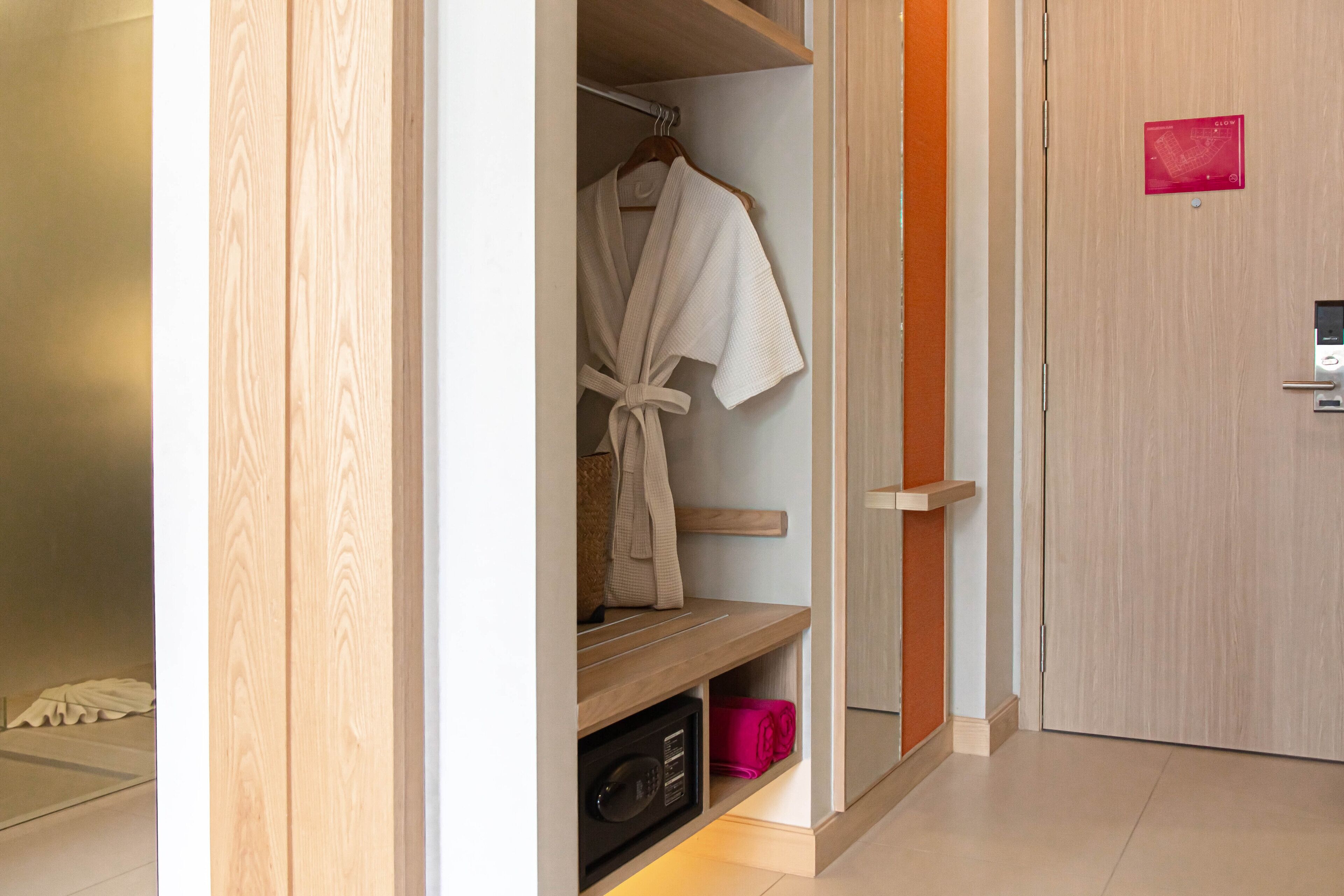 Foto - GLOW Mira Karon Beach