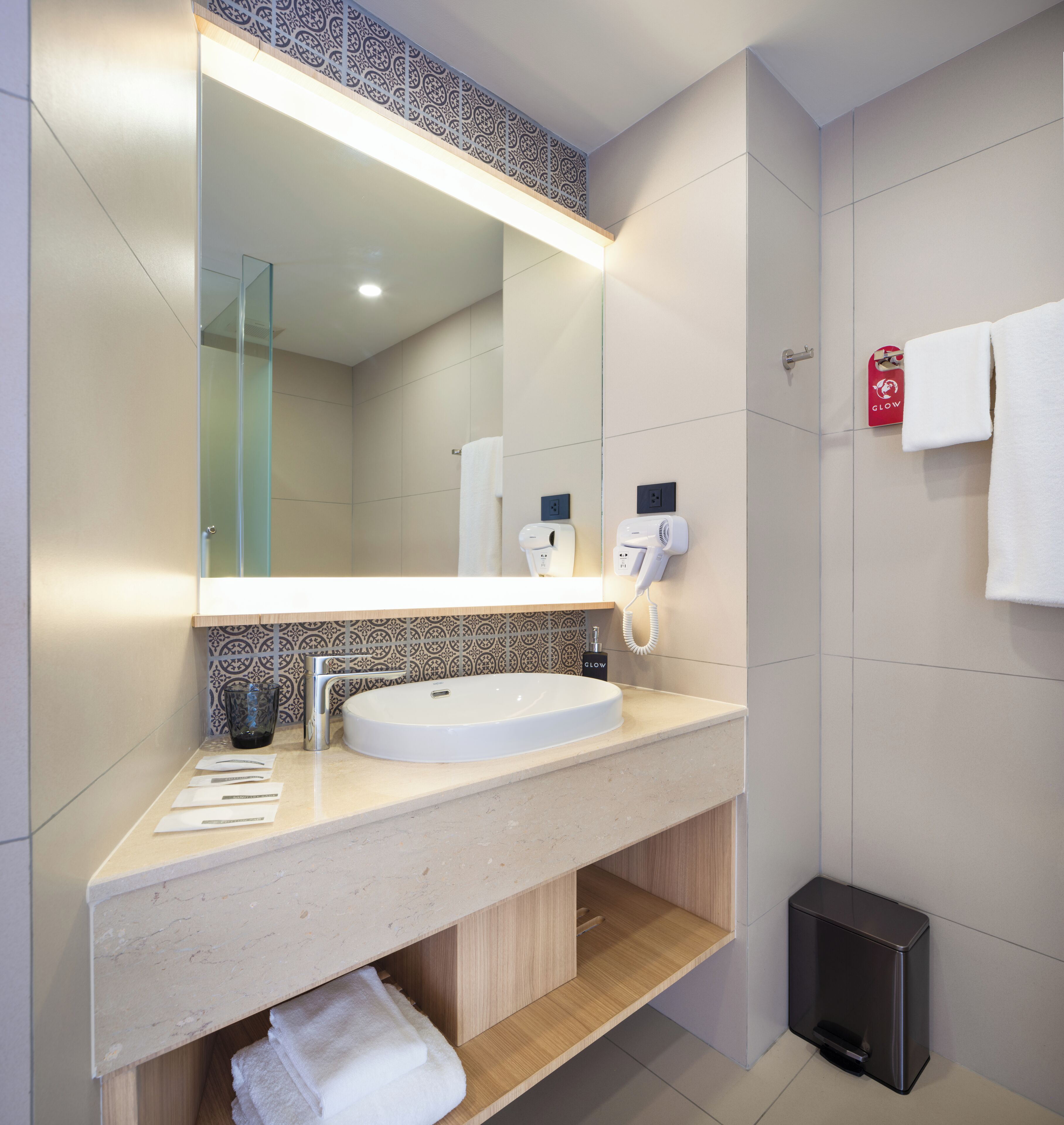 Foto - GLOW Mira Karon Beach